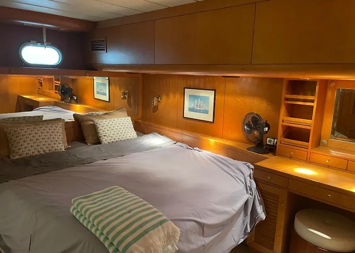 Ботель Waterfront Cozy Two Bedrooms