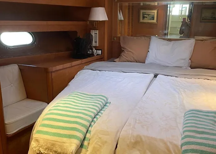 Waterfront Cozy Two Bedrooms *