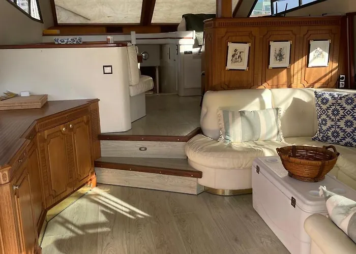 Ботель Waterfront Cozy Two Bedrooms *